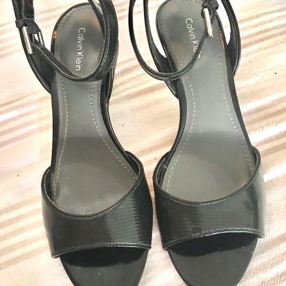 Calvin Klein Black Patent Leather Ankle Strap Sandals Medium Heel - Picture 6 of 12